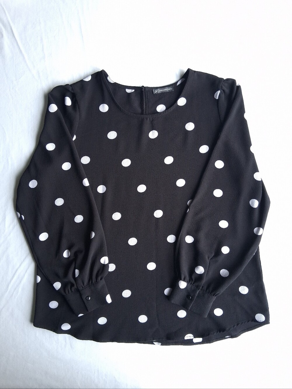 ADRIANNA PAPELL blouse Black and white Polka Dot  long cuffed sleeves